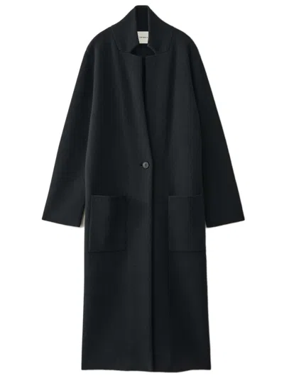 Lisa Yang Cashmere Straight-leg Coat With Peak Lapels And Patch Pockets In Nero