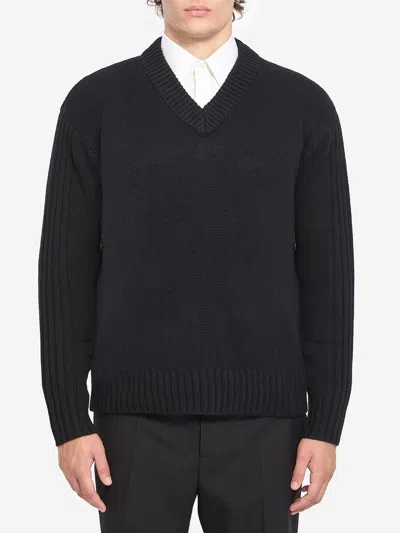 LISA YANG DAN SWEATER