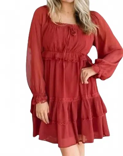Listicle Tiered Puff Sleeve Dress In Rust In Red