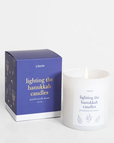 Literie Lighting The Hanukkah Candles
