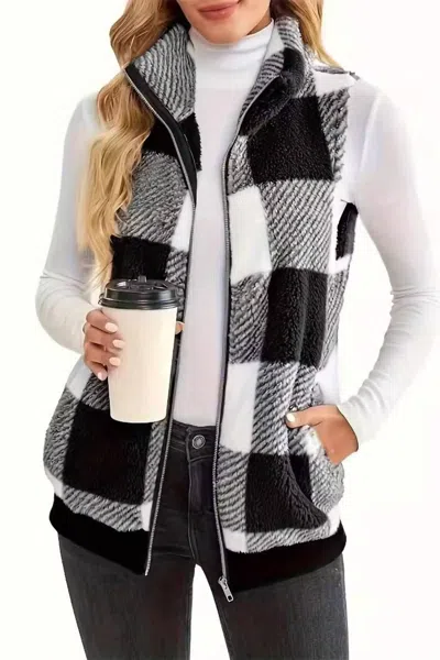 Little Daisy Closet Fleece Plaid Vest In Black And White In Multi