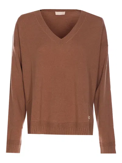 Liu •jo Logo-embroidered V-neck Top In Brown
