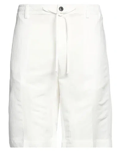 Liu •jo Man Man Shorts & Bermuda Shorts White Size 38 Viscose, Linen