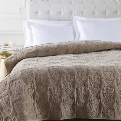 Livabliss Vienna Traditional Quilt In Pewter