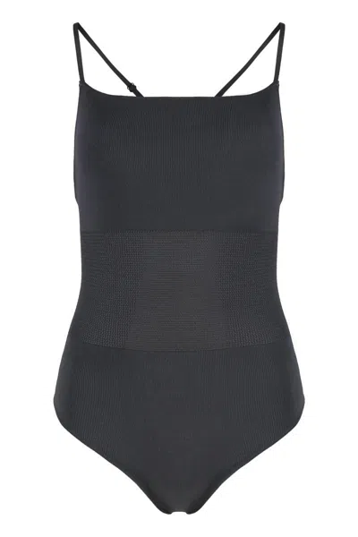 Live The Process Body In Elastic Fabric In Gray