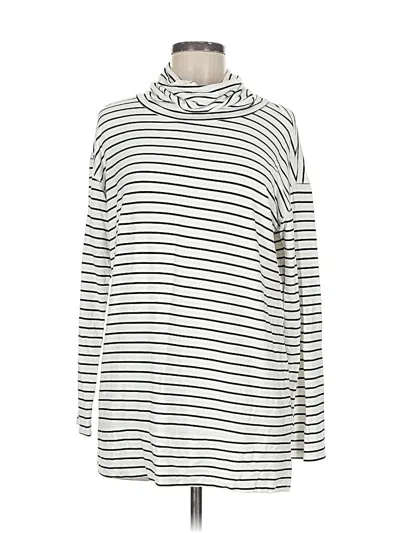 Pre-owned Liz Claiborne Long Sleeve Turtleneck In Silver