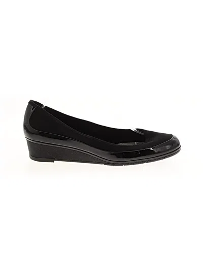 Pre-owned Liz Claiborne Wedges In Black
