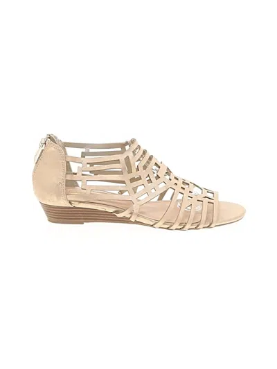 Pre-owned Liz Claiborne Wedges In Gold