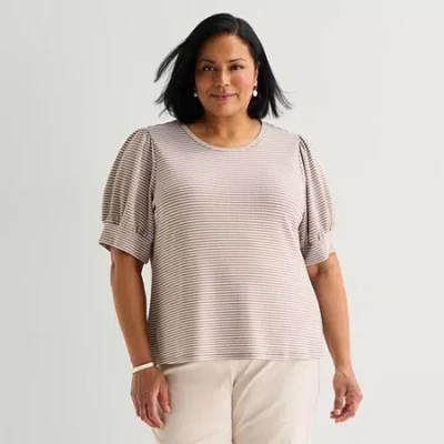 Liz Claiborne Womens Plus Crew Neck Short Sleeve Blouse In Nude