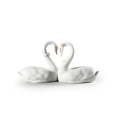 Lladrò Endless Love Swan Sculpture