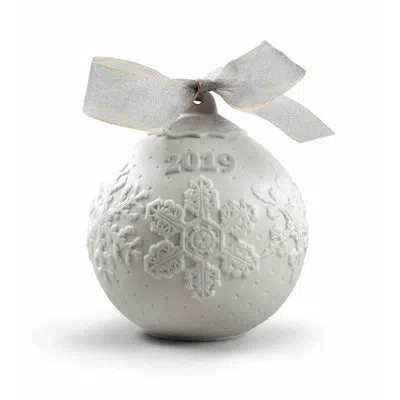 Lladrò 2019 Ball Ornament In Light Gray
