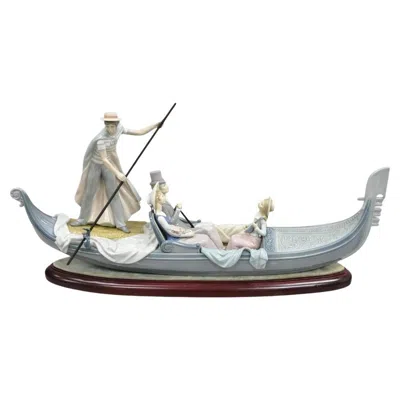 Pre-owned Lladrò Lladro Daisa 1978 In The Gondola Couple Sculpture No. 2413 Large Porcelain In Gray