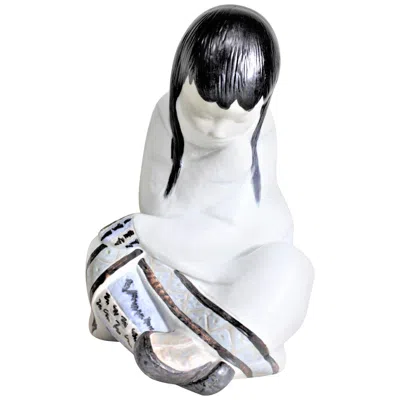 Pre-owned Lladrò Large Lladro Yupik Or Inuit Girl Sitting Cross Legged Figurine Or Sculpture In Gray
