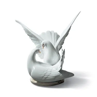 Lladrò Love Nest Doves Figurine In White
