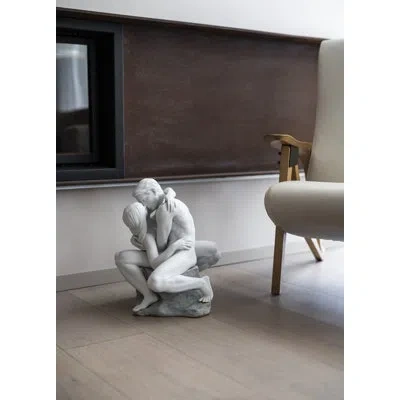 Lladrò Passionate Kiss Figurine In White