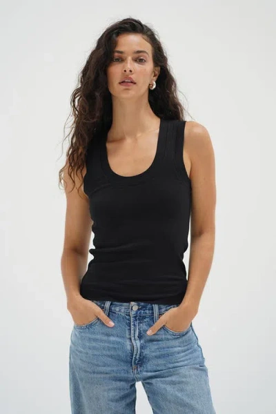 Lna Double Layer Ribbed Scoop Tank In Black