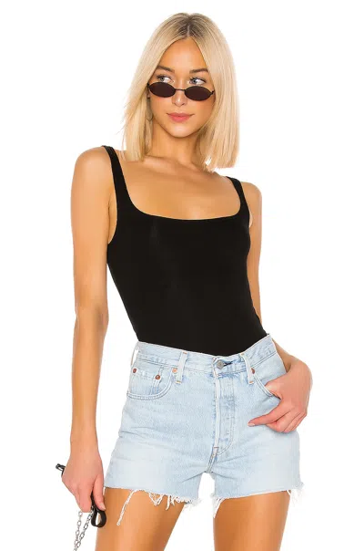 Lna Essential Rib Scoop Tank In Black