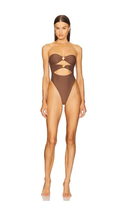 Loba Lucinda One Piece