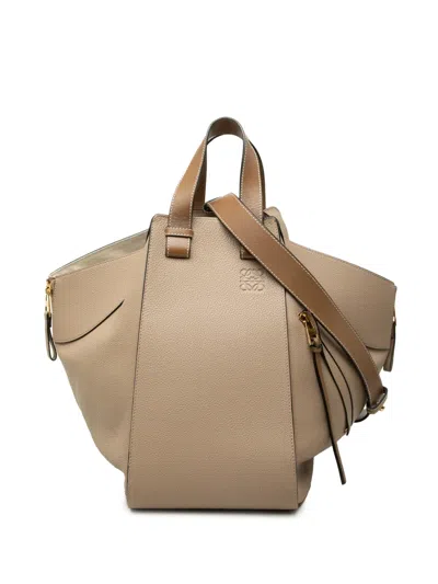 Pre-owned Loewe 2017 Medium Grained Calfskin Hammock Satchel In Neutrals