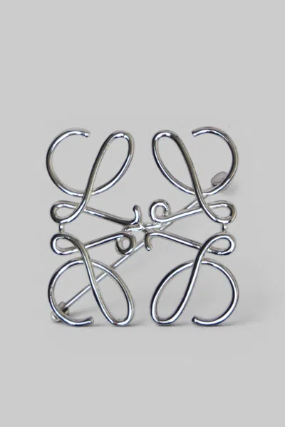 Loewe Anagram Brooch In Metal In Metallic
