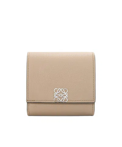 Loewe Anagram Compact Flap Wallet In Pebble Grain Calfskin In Neutral