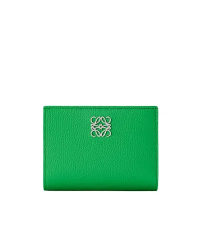 Loewe Anagram Compact Wallet In Pebble Grained Calfskin In Green