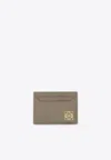Loewe Anagram Grained Leather Cardholder In Gray