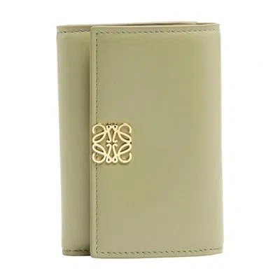 Loewe Anagram Puffer Leather Vertical Cardholder In Green