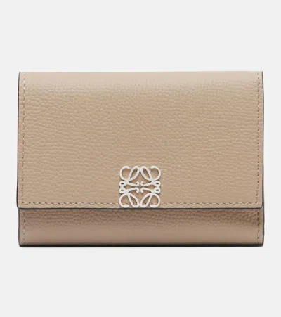 Loewe Anagram Small Leather Card Holder In Sand