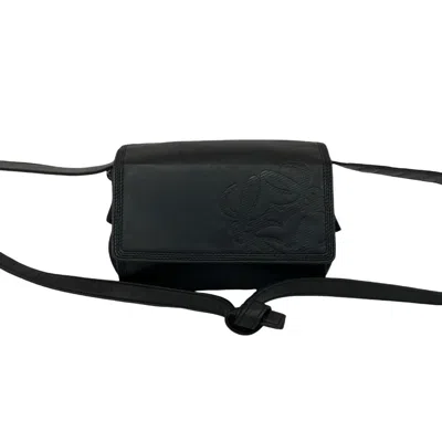 Pre-owned Loewe Black Leather Pochette Shoulder Bag ()