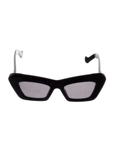 Pre-owned Loewe Cat-eye Tinted Sunglasses In Black