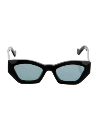 Pre-owned Loewe Cat-eye Tinted Sunglasses In Black