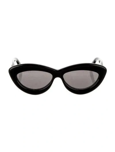 Pre-owned Loewe Cat-eye Tinted Sunglasses In Black