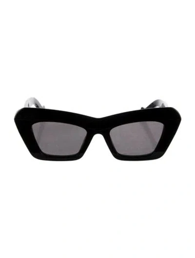 Pre-owned Loewe Cat-eye Tinted Sunglasses In Black