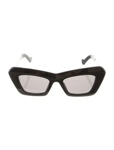 Pre-owned Loewe Cat-eye Tinted Sunglasses In Black
