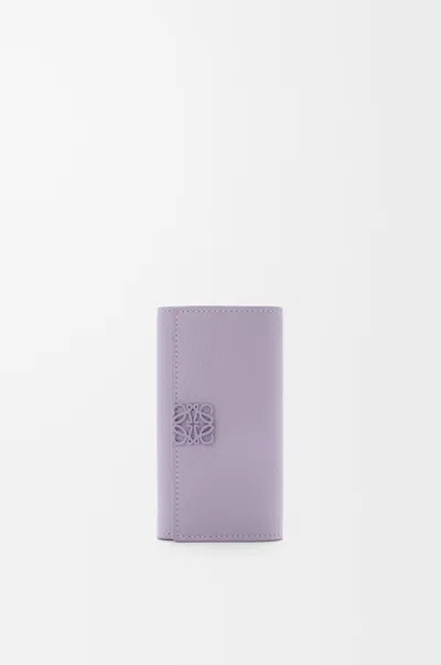 Loewe Étui À Clés Anagram En Cuir Grainé Pour Femme In Purple