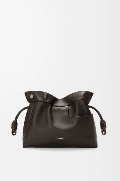 Loewe Flamenco Clutch Moyen Panta En Cuir Brillant Pour Femme In Brown
