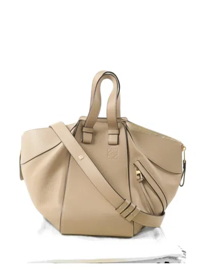 Pre-owned Loewe Hammock Leather Shoulder Bag In Neutral