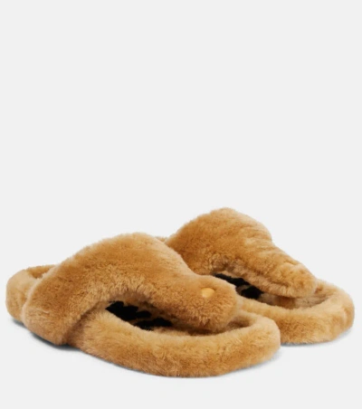 Loewe Intarsia Shearling Thong Sandals In Beige