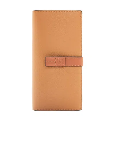 Loewe Large Grain Vertical Wallet In Brown