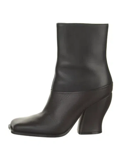 Pre-owned Loewe Leather Boots In Black