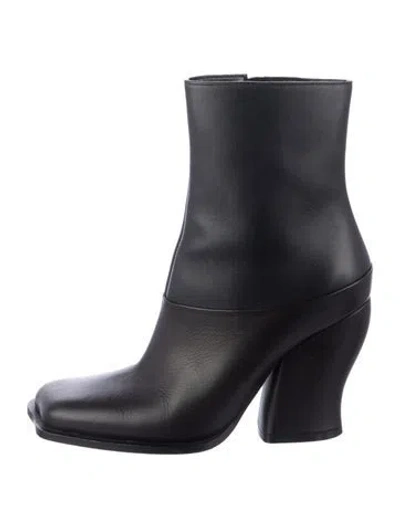 Pre-owned Loewe Leather Boots In Black