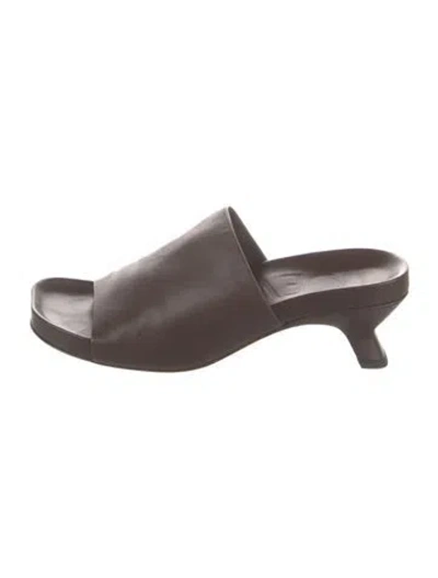 Pre-owned Loewe Leather Slides In Brown