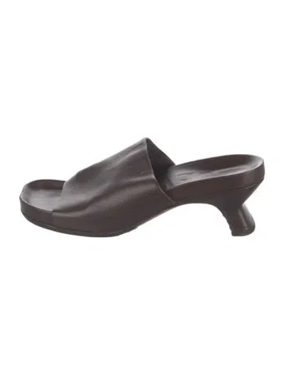 Pre-owned Loewe Leather Slides In Brown