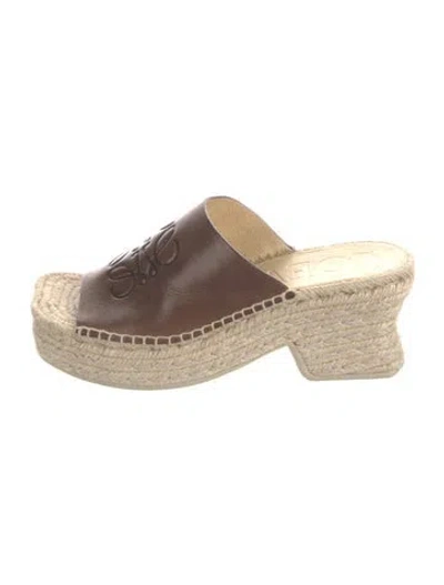 Pre-owned Loewe Leather Slides In Neutrals