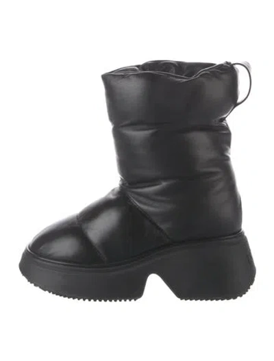 Pre-owned Loewe Leather Snow Boots In Black
