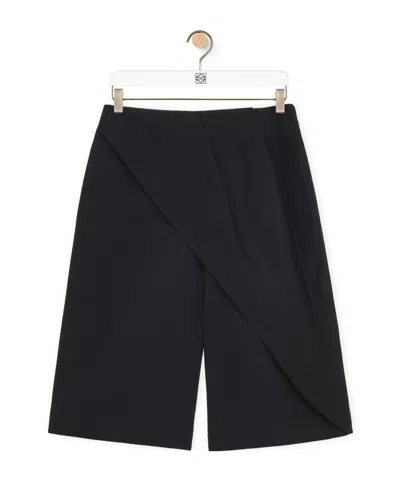 Loewe Logo Patch Pleated Bermuda Shorts In Black