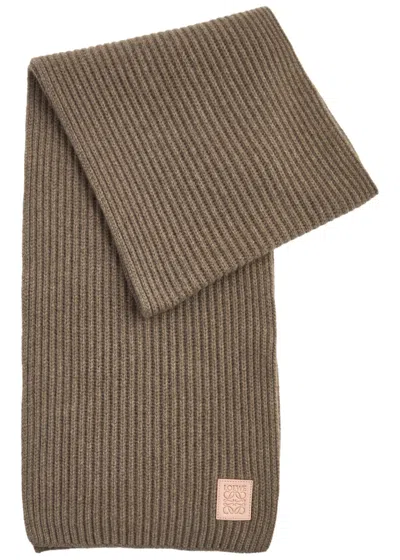 Loewe Logo-appliquéd Ribbed Cashmere Scarf In Beige