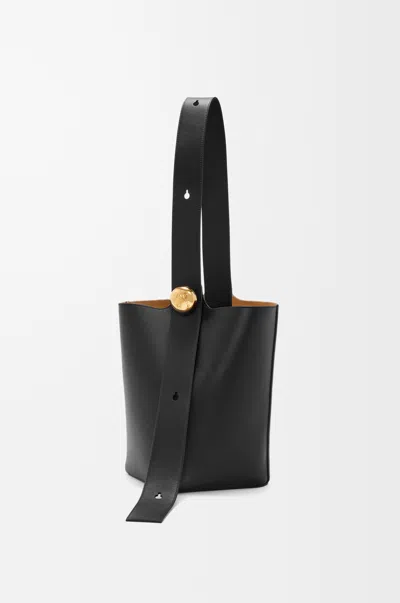 Loewe Medium Pebble Bucket In Smooth Leather Skin For Woman In Black