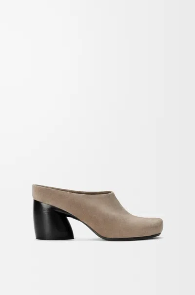 Loewe Mules Ovale En Cuir Velours Taille: 41 Pour Femme In Brown
